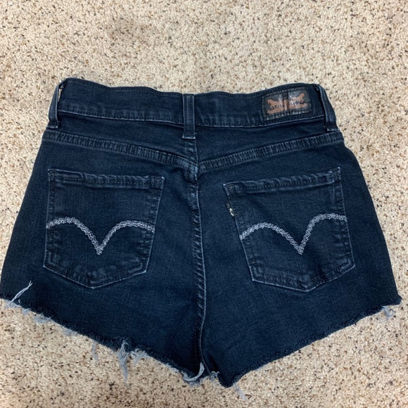 Levi’s Cut off shorts - Picture 2 of 2